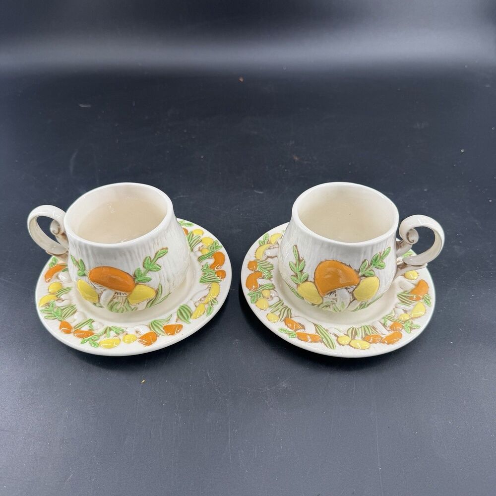 (2) Arnel’s 3D Mushroom Coffee Mugs & Saucers Orange Green Hobby Cottage 1975